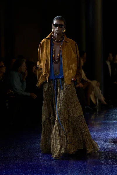 Look 27